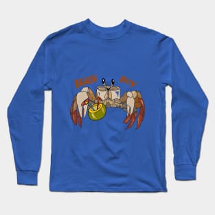 Cute crab with a coconut drink Long Sleeve T-Shirt